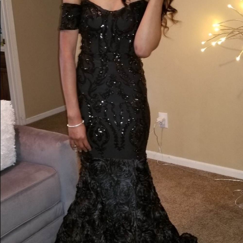 Black beautiful prom gown - Picture 2 of 4